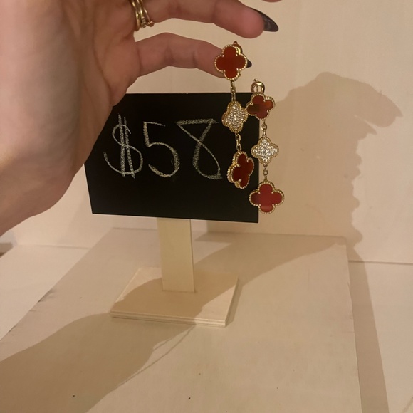 CARNELIAN INSPIRED 4 LEAF CLOVER EARRINGS - Picture 2 of 3